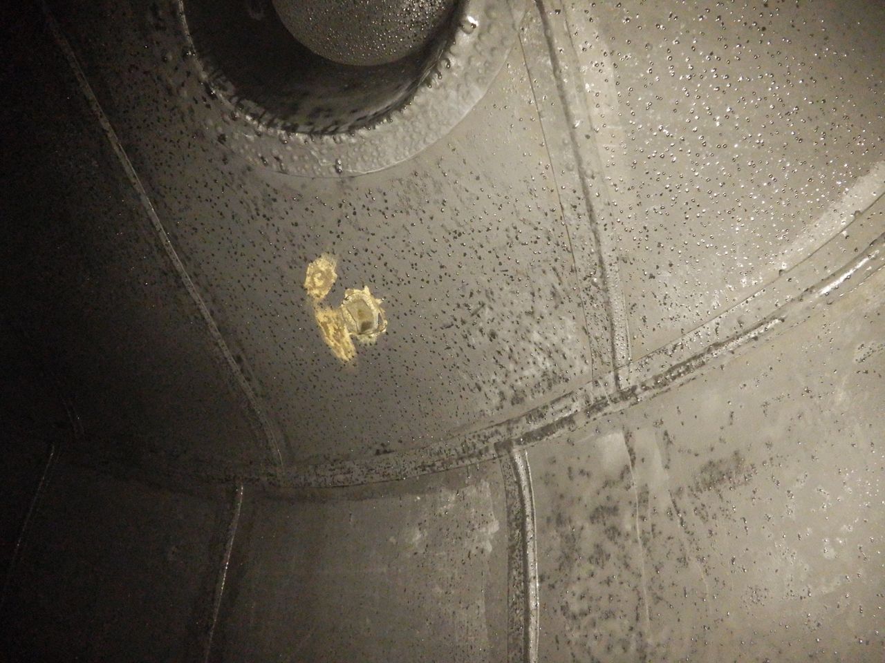 Patch damage on the tank roof plate